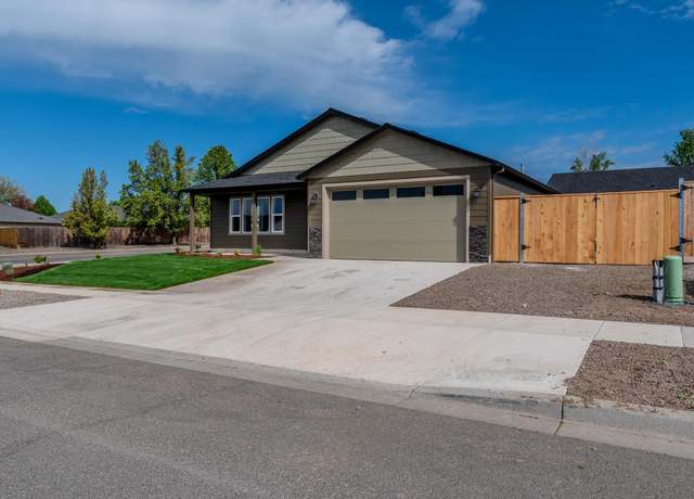Property at 1741 Hondeleau Dr, Medford, OR 97504, 3 beds, 2 baths