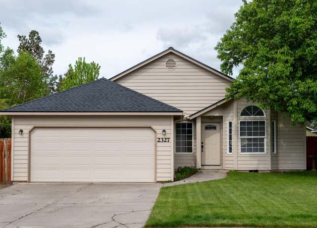 Property at 2327 NE Moonlight Drive Dr, Bend, OR 97701, 3 beds, 2 baths