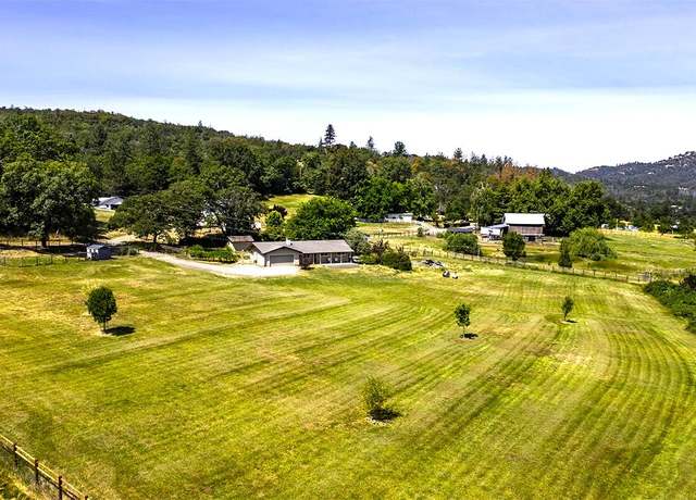 Property at 4480 Dark Hollow Rd, Medford, OR 97501, 3 beds, 2 baths