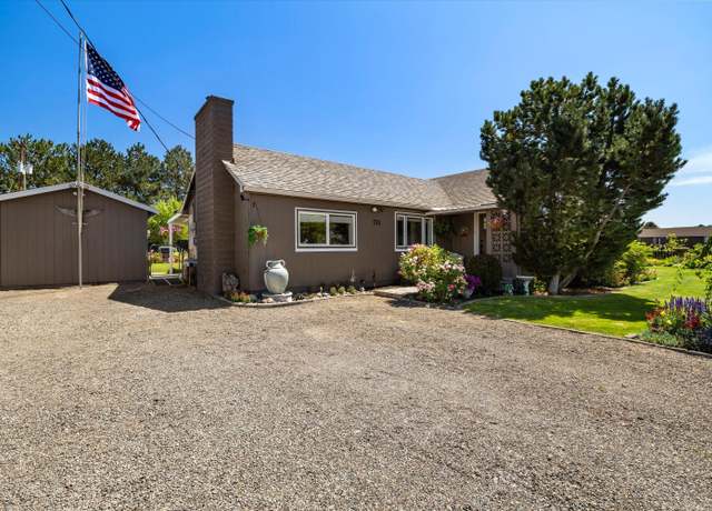 Property at 711 SW 3rd St, Madras, OR 97741, 3 beds, 3 baths