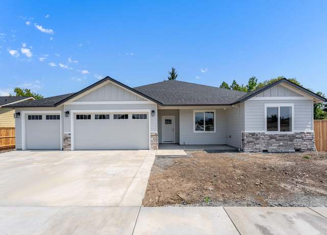 Property at 2785 Roberts Rd, Medford, OR 97504, 3 beds, 2 baths