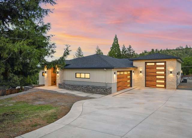 Property at 913 Granite Ridge Cir, Jacksonville, OR 97530, 3 beds, 3 baths