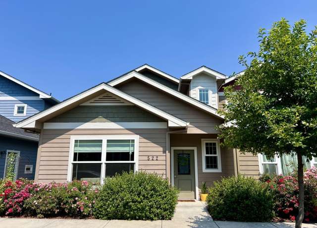 Property at 522 Blue Moon Dr, Central Point, OR 97502, 2 beds, 2 baths