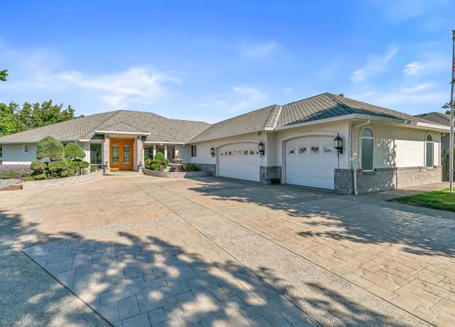 Property at 158 Prairie Landing Dr, Eagle Point, OR 97524, 3 beds, 2.5 baths