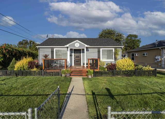 Property at 506 S Peach St, Medford, OR 97501, 2 beds, 1 bath