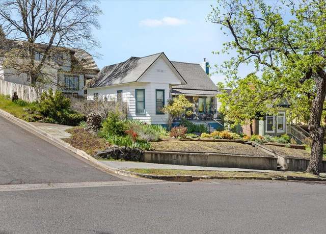 Property at 71 Gresham St, Ashland, OR 97520, 2 beds, 1 bath