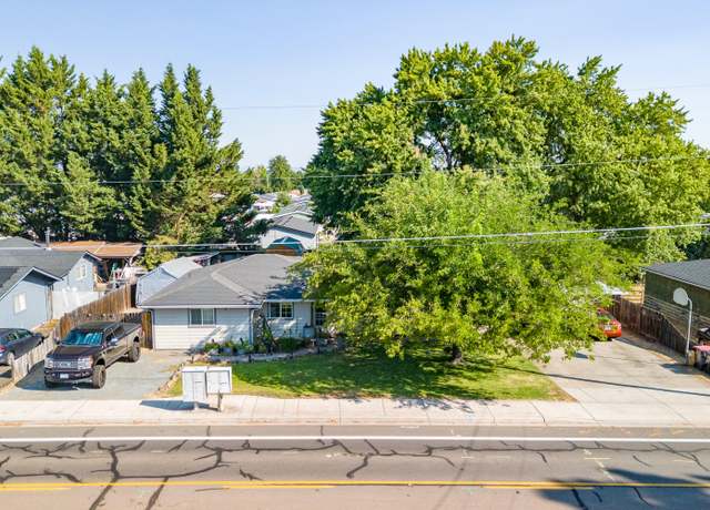 Property at 1010 Garfield St, Medford, OR 97501, 4 beds, 1.5 baths