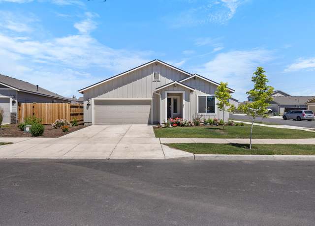 Property at 1055 NW Varnish Ln, Redmond, OR 97756, 3 beds, 2 baths
