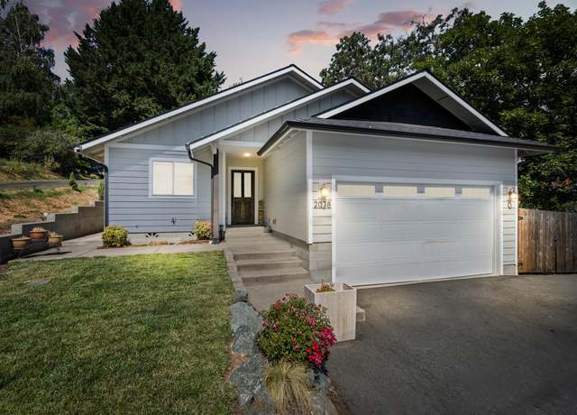 Property at 2078 Cloverlawn Dr, Grants Pass, OR 97527, 3 beds, 2 baths