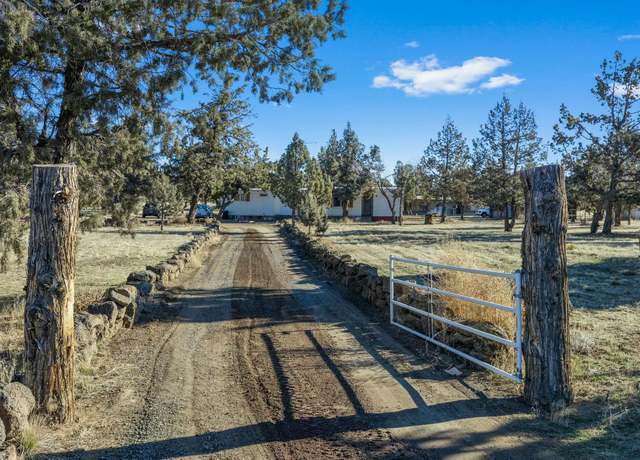 Property at 3240 NE 21st Dr, Redmond, OR 97756, 2 beds, 1 bath
