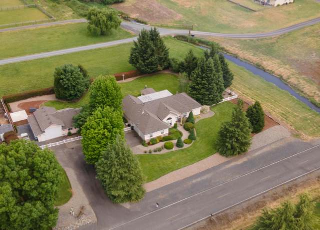 Property at 975 Felicia Ln, Grants Pass, OR 97527, 4 beds, 3.5 baths