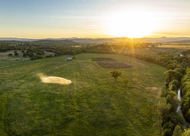 Property at 1485 Brownsboro-meridian Rd, Eagle Point, OR 97524, 3 beds, 3.5 baths