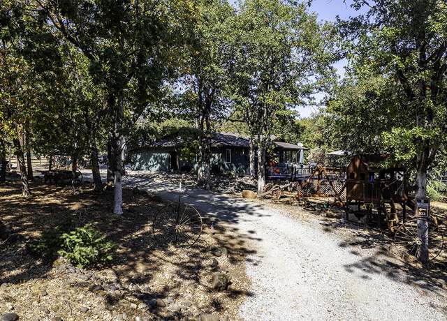 Property at 332 Rene Dr, Shady Cove, OR 97539, 5 beds, 2.5 baths