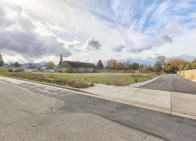 Property at 1000 SW K St, Grants Pass, OR 97526