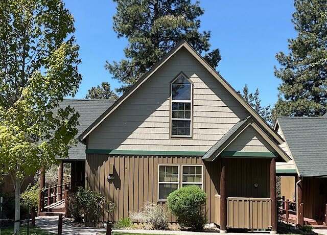 Property at 4632 Marsh Hawk Dr, Klamath Falls, OR 97601, 2 beds, 2.5 baths