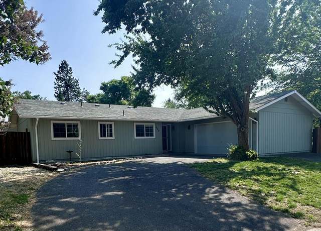 Property at 640 Pelican St, Klamath Falls, OR 97601, 4 beds, 2 baths