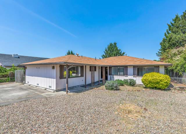 Property at 2139 Delta Waters Rd, Medford, OR 97504, 6 beds, 4 baths