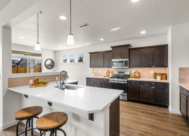 Property at 17 NW 8th St #17, Redmond, OR 97756, 3 beds, 2.5 baths