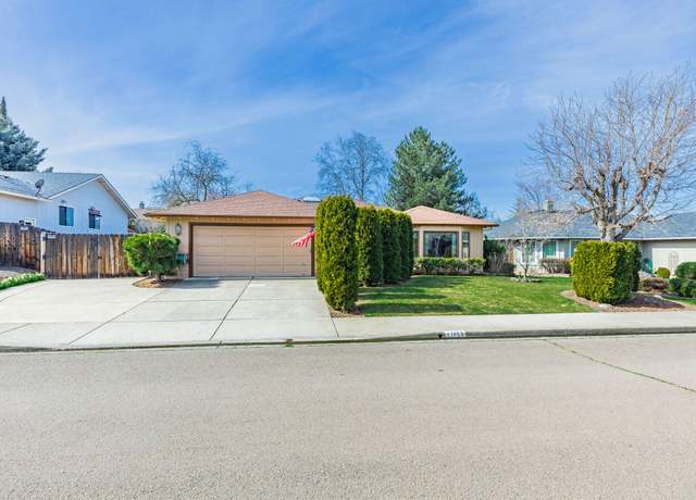Property at 1855 Bristol Dr, Medford, OR 97504, 3 beds, 2 baths