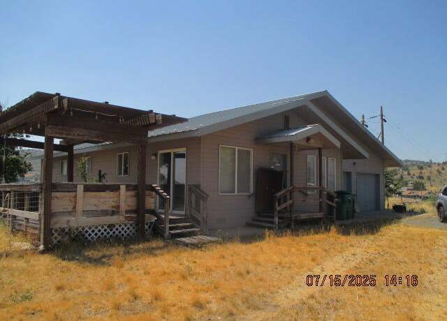 Property at 1117 Riverside Dr, Klamath Falls, OR 97601, 2 beds, 2 baths