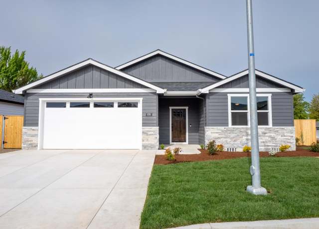 Property at 1935 Hannah Ln, Medford, OR 97504, 3 beds, 2 baths