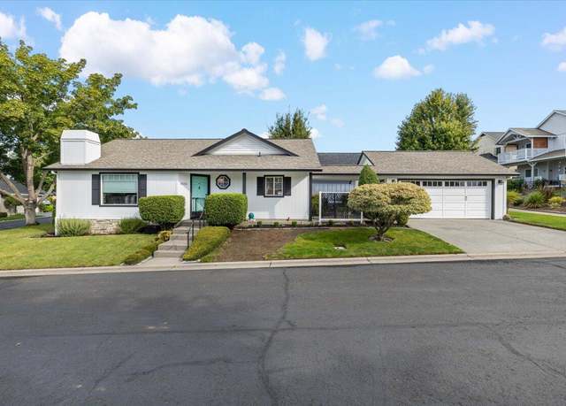 Property at 3555 South Village Dr, Medford, OR 97504, 2 beds, 2 baths