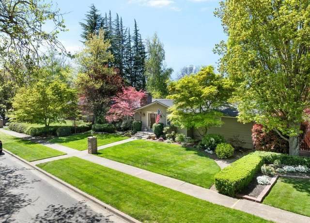 Property at 109 Kensington, Medford, OR 97504, 3 beds, 3 baths