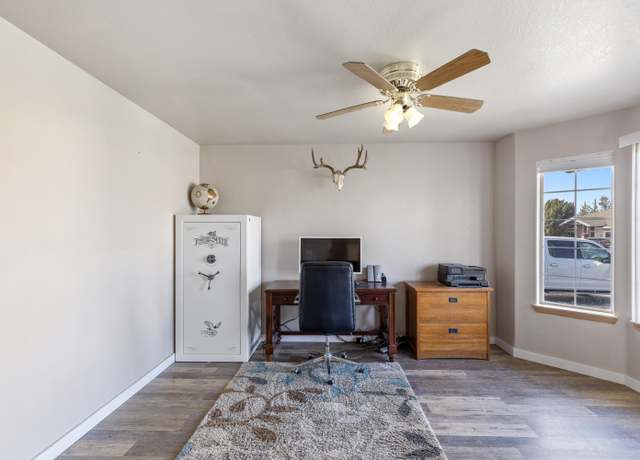 Property at 2506 NW Canyon Dr, Redmond, OR 97756, 3 beds, 2 baths