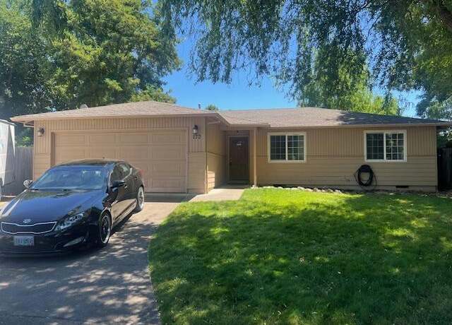 Property at 172 Woodbury Ct, Central Point, OR 97502, 3 beds, 2 baths