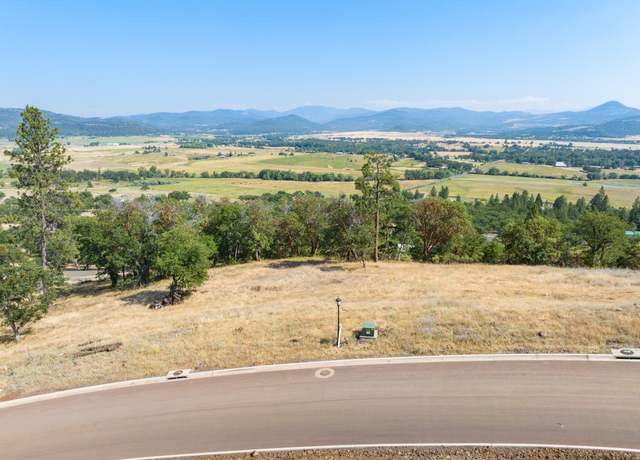 Property at 1213 Overlook Dr, Eagle Point, OR 97524