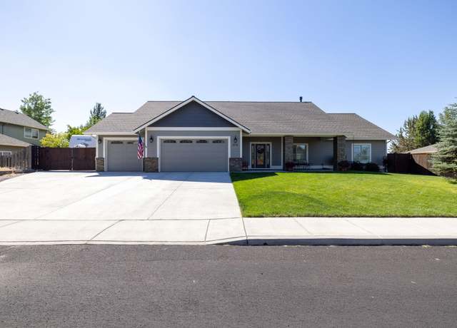 Property at 3776 SW Wickiup Pl, Redmond, OR 97756, 3 beds, 2.5 baths