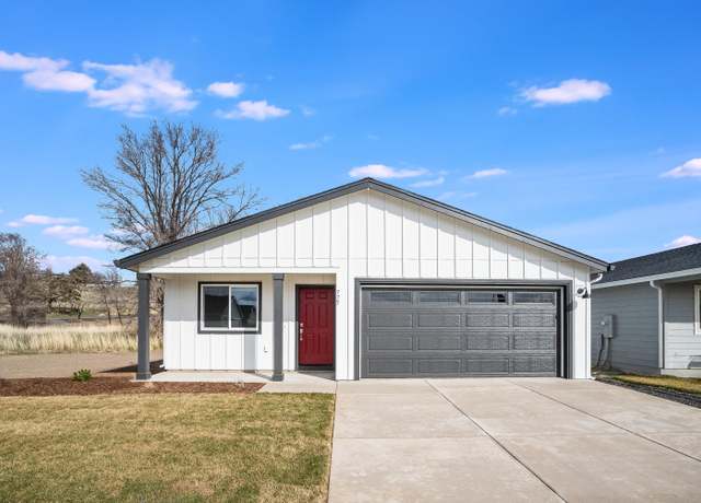 Property at 775 NE 16th St, Madras, OR 97741, 3 beds, 2 baths