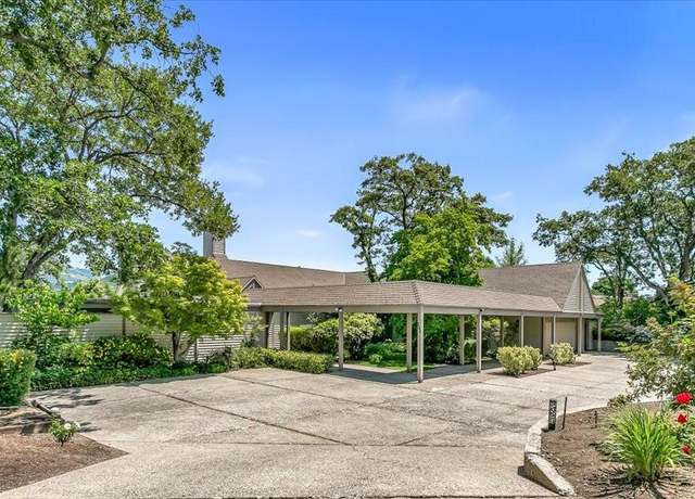 Property at 180 Greenway Cir, Medford, OR 97504, 3 beds, 4 baths