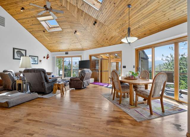 Property at 899 Timberlake Dr, Ashland, OR 97520, 5 beds, 3 baths
