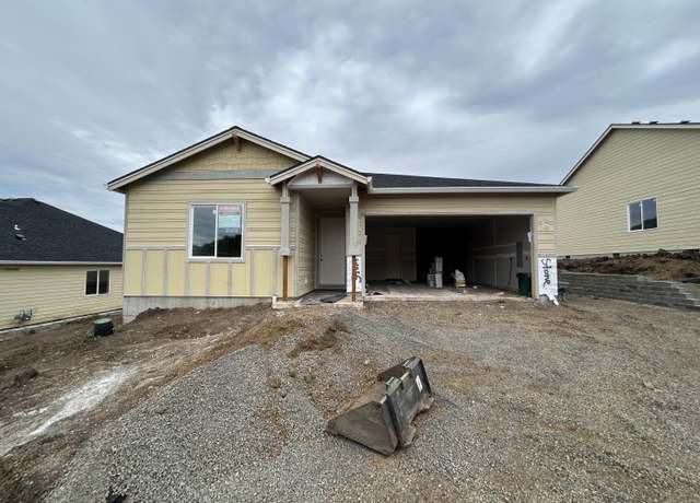 Property at 1285 Stonegate Dr #475, Eagle Point, OR 97524, 4 beds, 3.5 baths