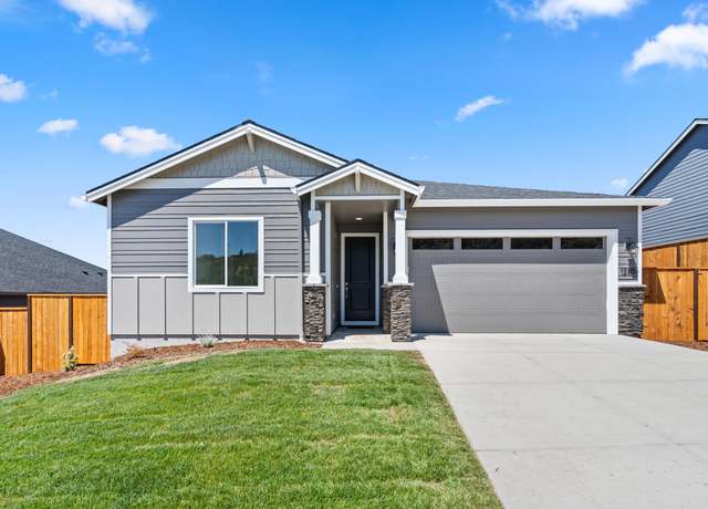 Property at 1285 Stonegate Dr #475, Eagle Point, OR 97524, 4 beds, 3.5 baths
