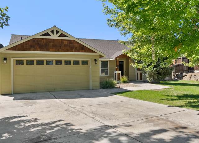Property at 2290 SW Kalama Ave, Redmond, OR 97756, 3 beds, 2 baths