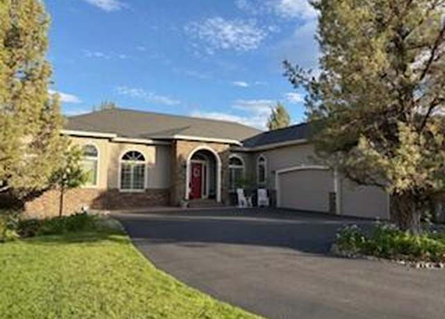 Property at 8550 Coopers Hawk Dr, Redmond, OR 97756, 3 beds, 3 baths