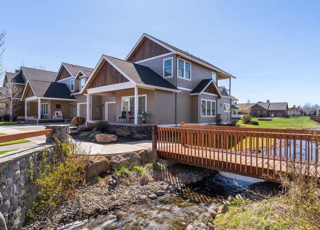 Property at 617 W Jefferson Ave, Sisters, OR 97759, 3 beds, 3 baths