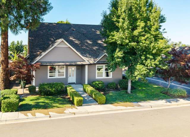 Property at 349 Cascade Dr, Central Point, OR 97502, 3 beds, 2.5 baths