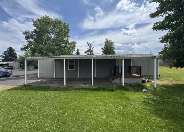Property at 526 NW 17th St, Redmond, OR 97756, 2 beds, 1 bath