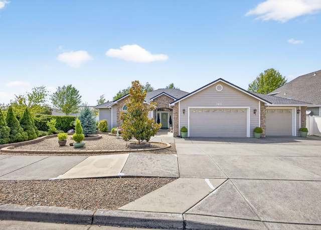Property at 362 Leandra Ln, Eagle Point, OR 97524, 3 beds, 2.5 baths