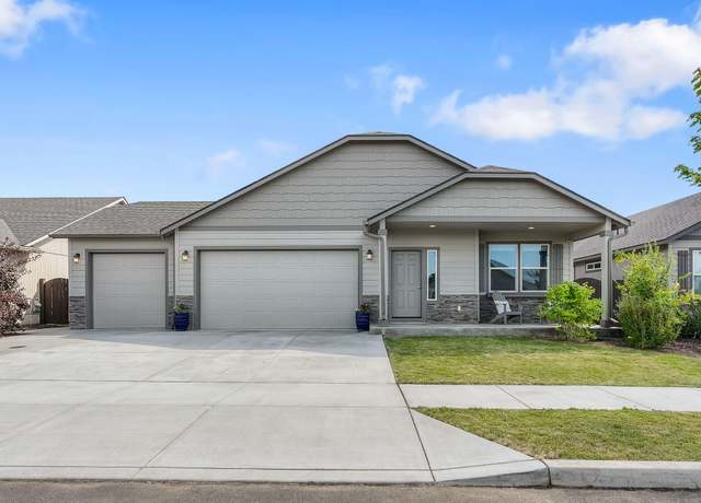 Property at 2428 NW Kingwood Ave, Redmond, OR 97756, 3 beds, 2 baths