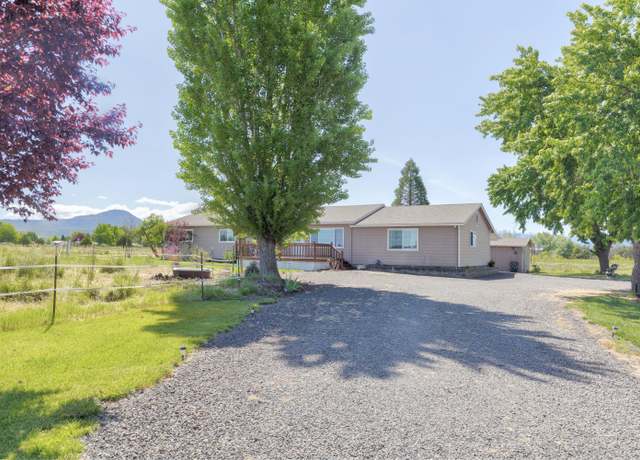 Property at 400 Latigo Ln, Central Point, OR 97502, 3 beds, 2 baths