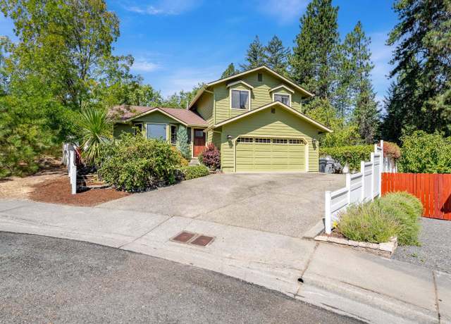 Property at 312 NW Sinclair Dr, Grants Pass, OR 97526, 3 beds, 2.5 baths
