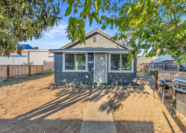 Property at 1049 Beatty St, Medford, OR 97501, 3 beds, 1 bath