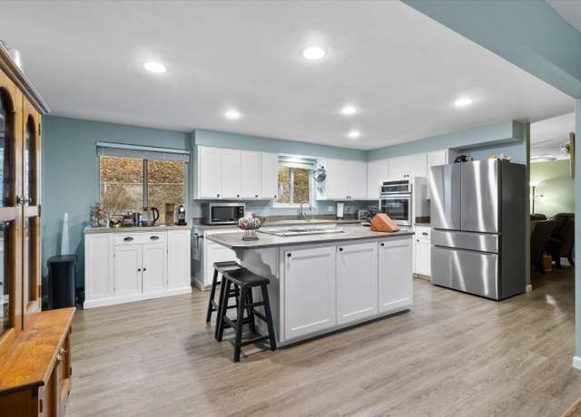 Property at 243 El Camino Way, Grants Pass, OR 97526, 3 beds, 2 baths
