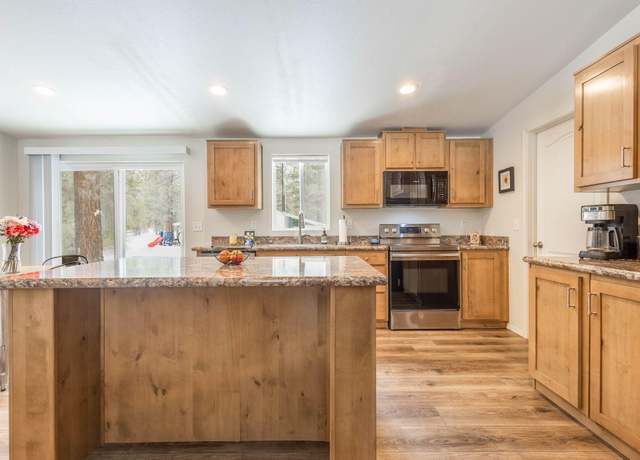 Property at 15360 Bear St, La Pine, OR 97739, 3 beds, 2 baths
