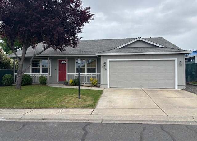 Property at 2225 New Haven Dr, Central Point, OR 97502, 3 beds, 2 baths