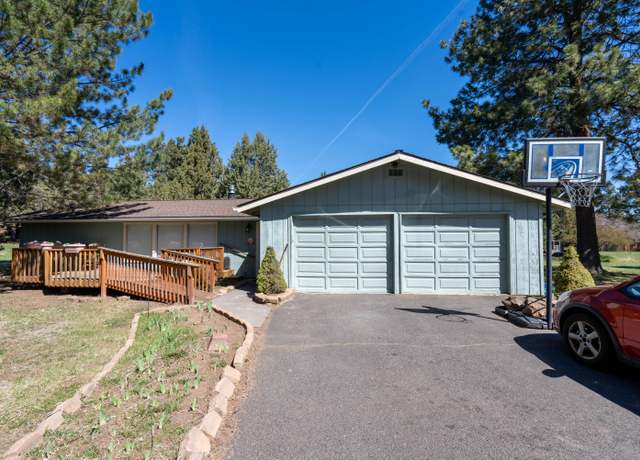 Property at 20580 Klahani Dr, Bend, OR 97702, 6 beds, 2 baths